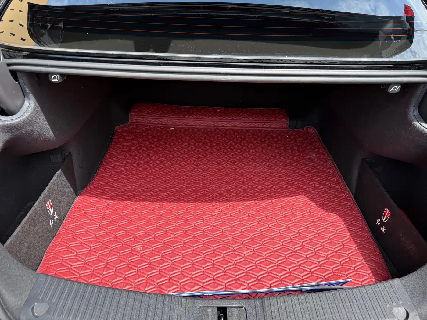 Hongqi H5 2024 2.0T Automatic Smart Connect Flag Smooth Edition фото 12