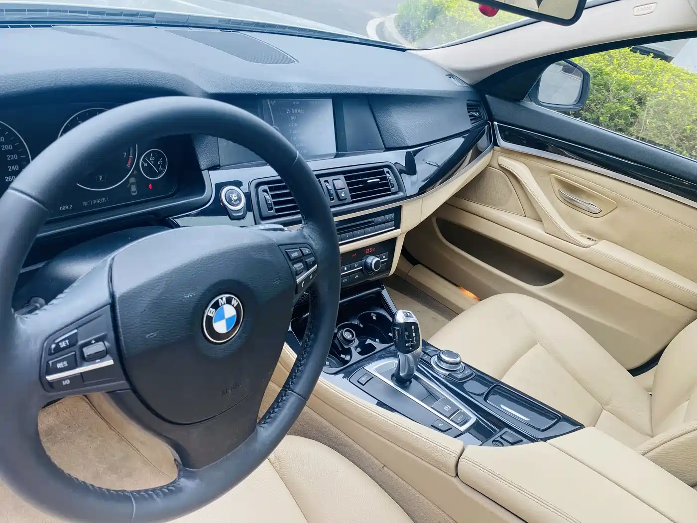 BMW 5 Series 2011 523Li Leading фото 10