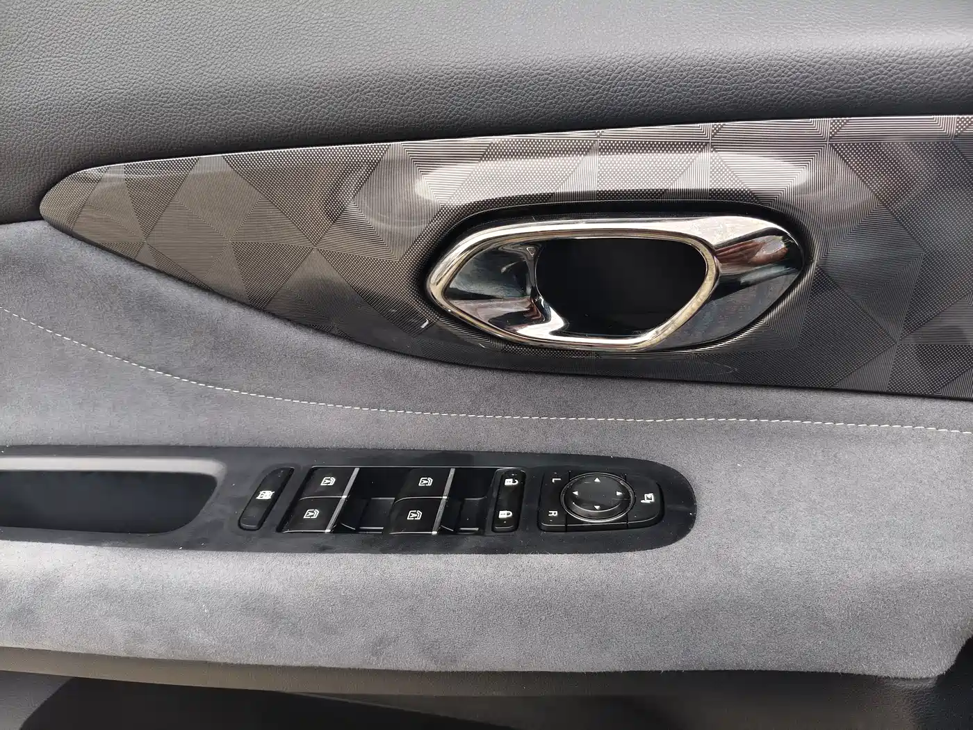 GAC Trumpchi Trumpchi Emkoo 2024 Model 400T Auto Shadow Leopard R MAX Edition фото 10