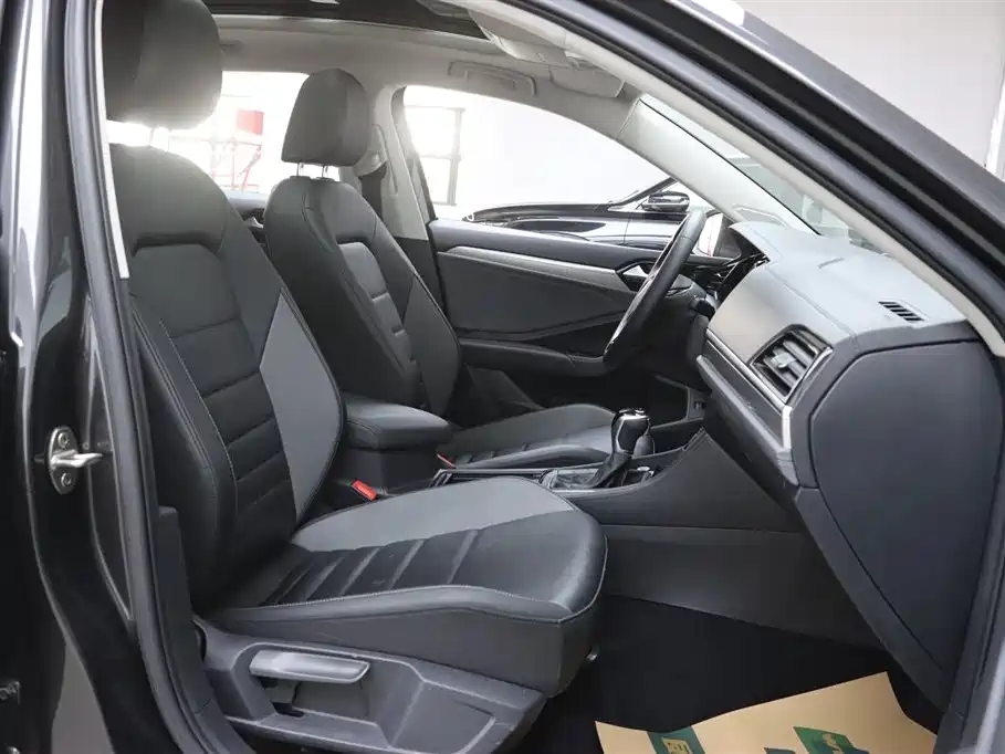 Volkswagen Sagitar 2021 280TSI DSG Surpassing Edition фото 20
