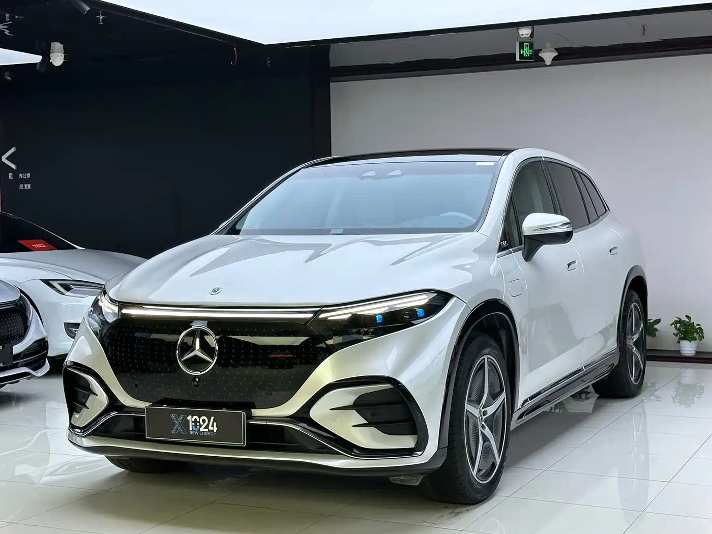 MERCEDES-BENZ EQS SUV