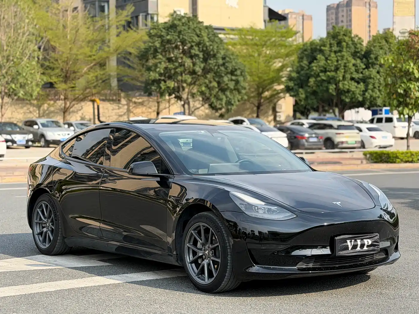 TESLA MODEL 3