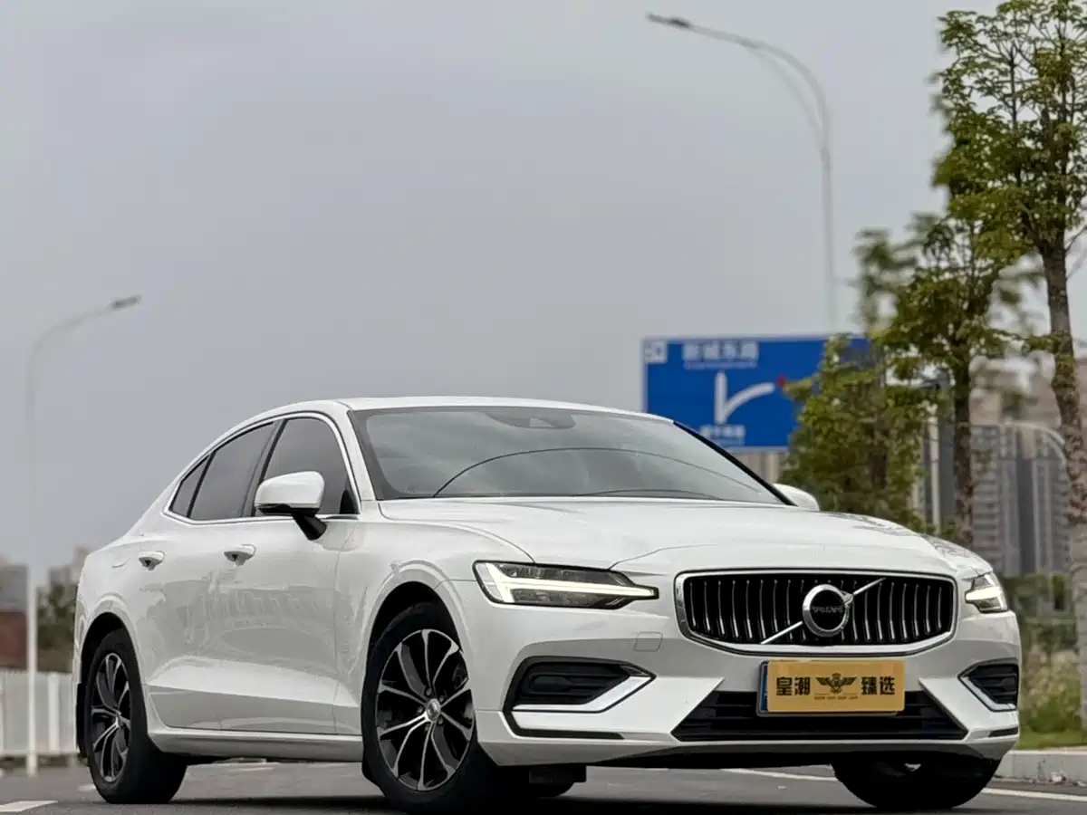 Volvo S60 2022 2022 B4 Smart Comfort Luxury Edition