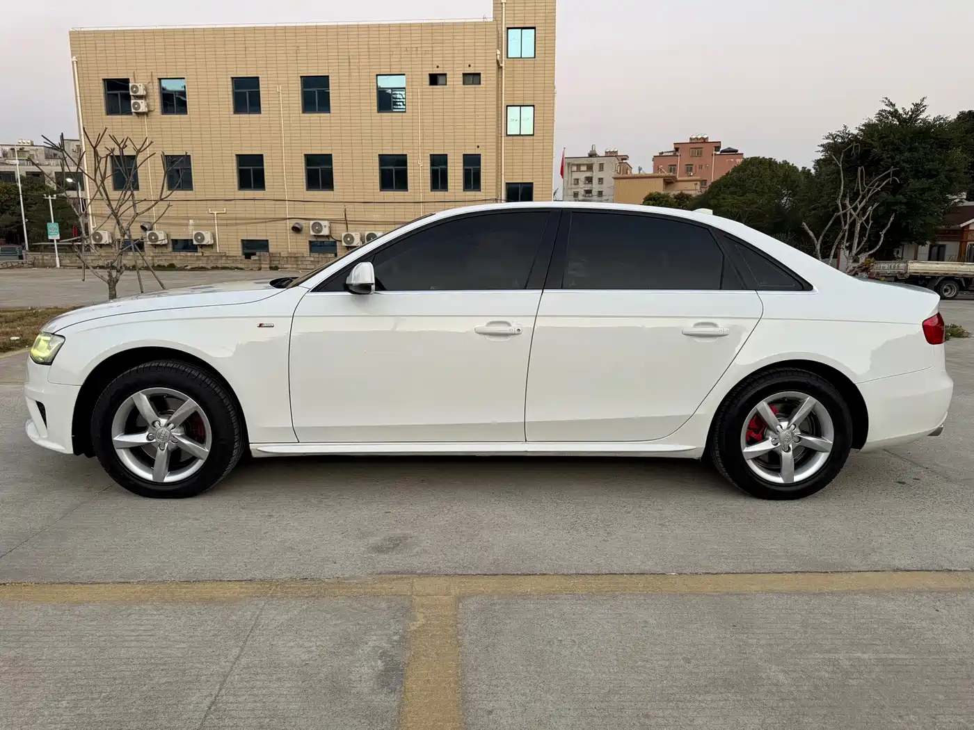 Audi A4L 2015 35 TFSI Auto Comfort фото 4