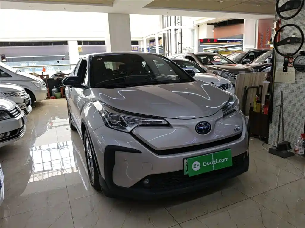 Toyota C-HR EV 2020 Luxury Sunroof Edition фото 4
