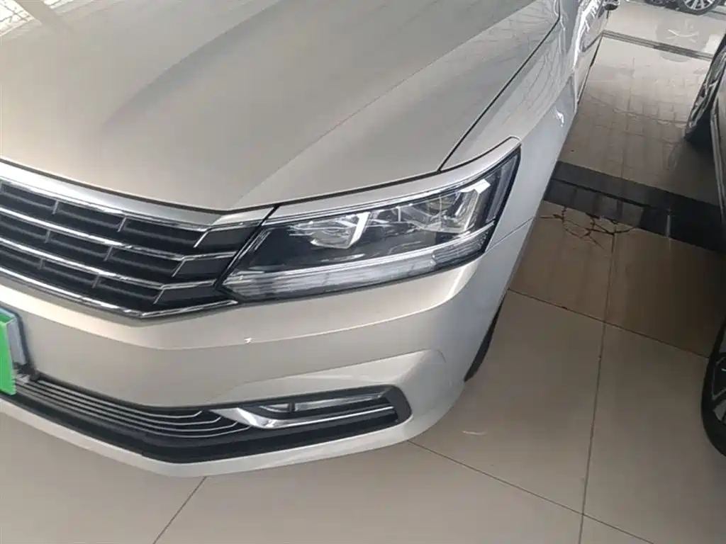 Volkswagen Passat 2016 330TSI DSG Honor Edition фото 24