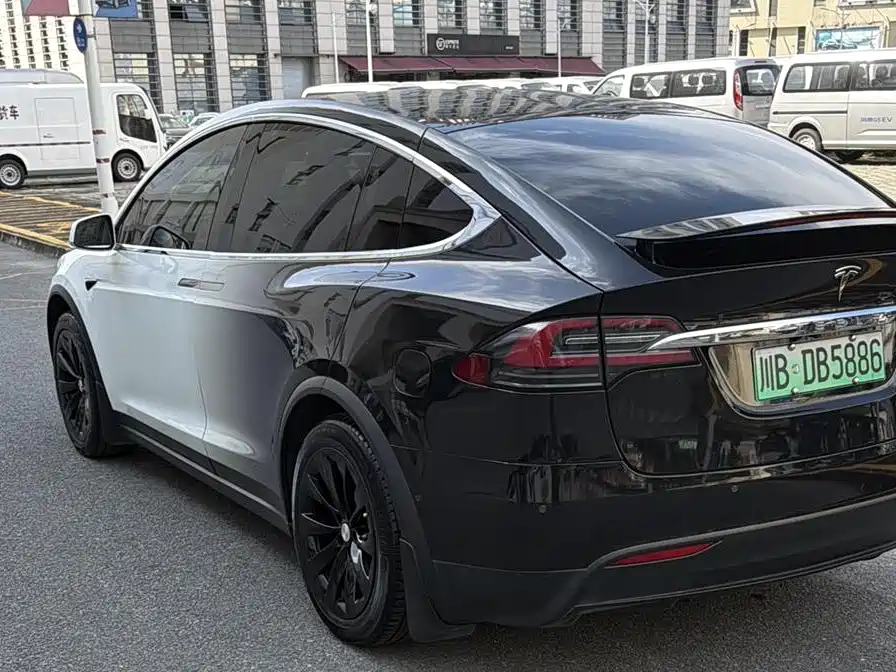TESLA MODEL X