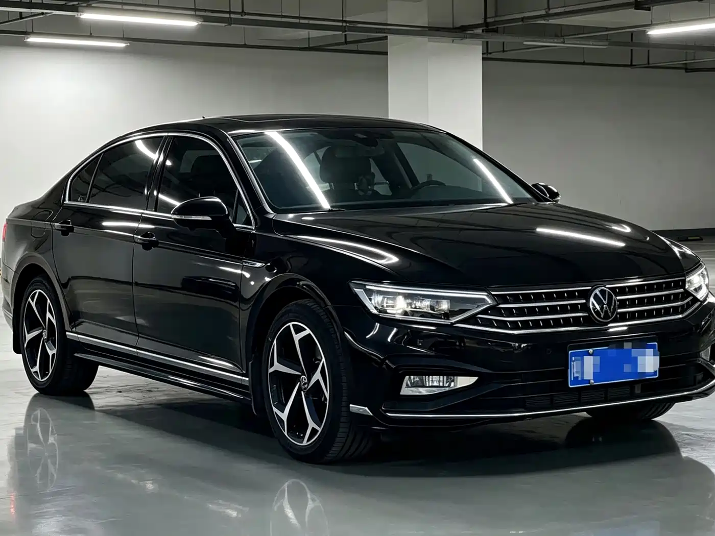 Volkswagen Magotan 2024 2023 Model 2 Million Commemorative Edition 330TSI DSG Luxury