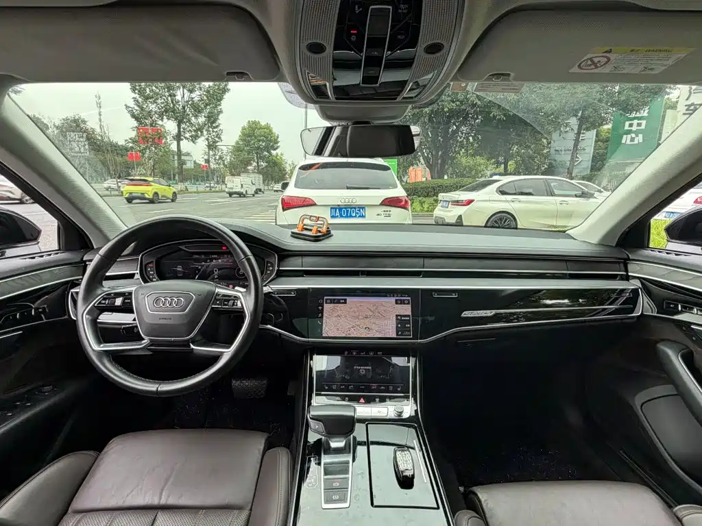 Photo 13 - Audi A8