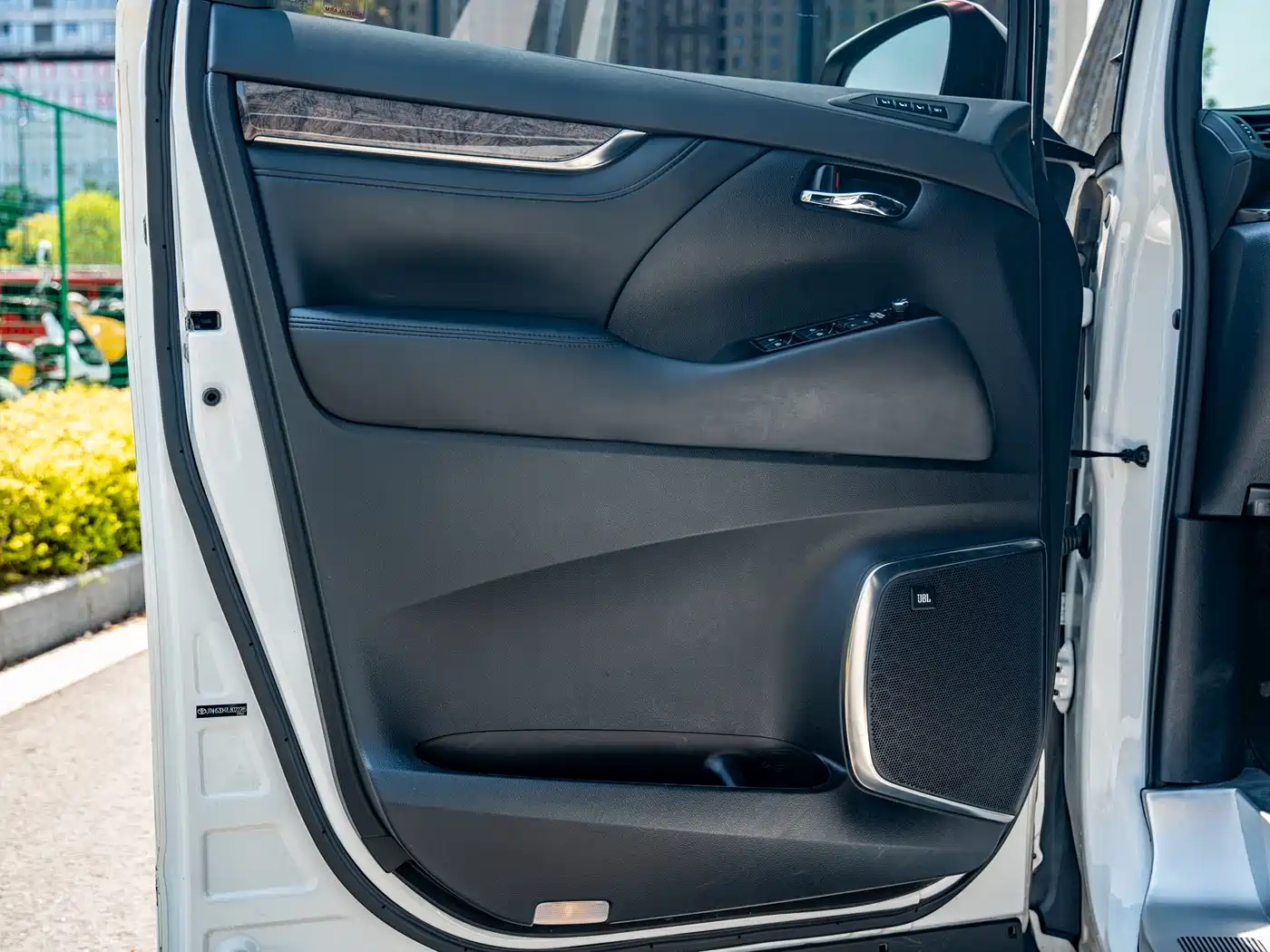 Toyota Vellfire 2020 Twin Engine 2.5L HV Premium Edition фото 13
