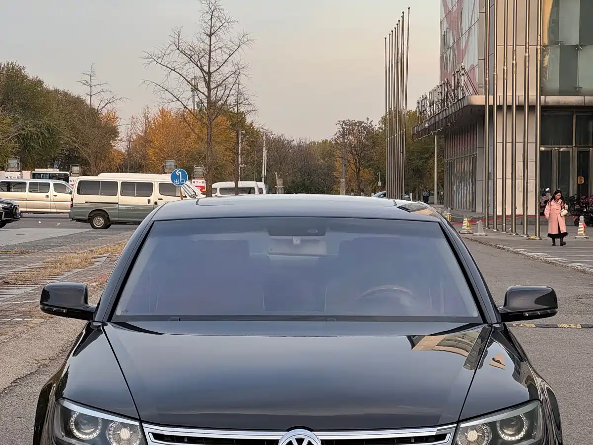 Volkswagen Phaeton 2013 4.2L Poltrona Frau Edition фото 2