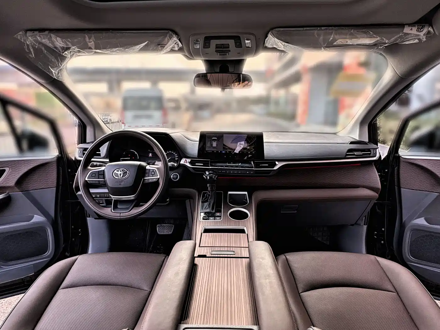 Toyota Sienna 2024 2.5L Hybrid Comfort Edition фото 12
