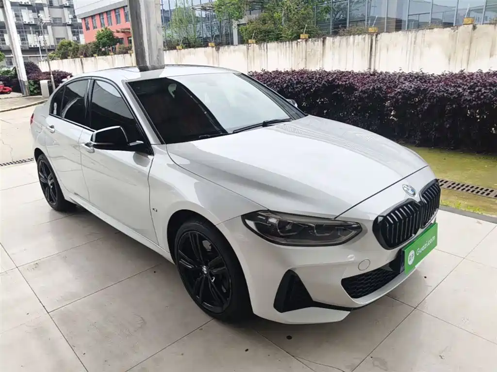 BMW 1 Series 2021 125i M Sport Black Night Edition фото 4