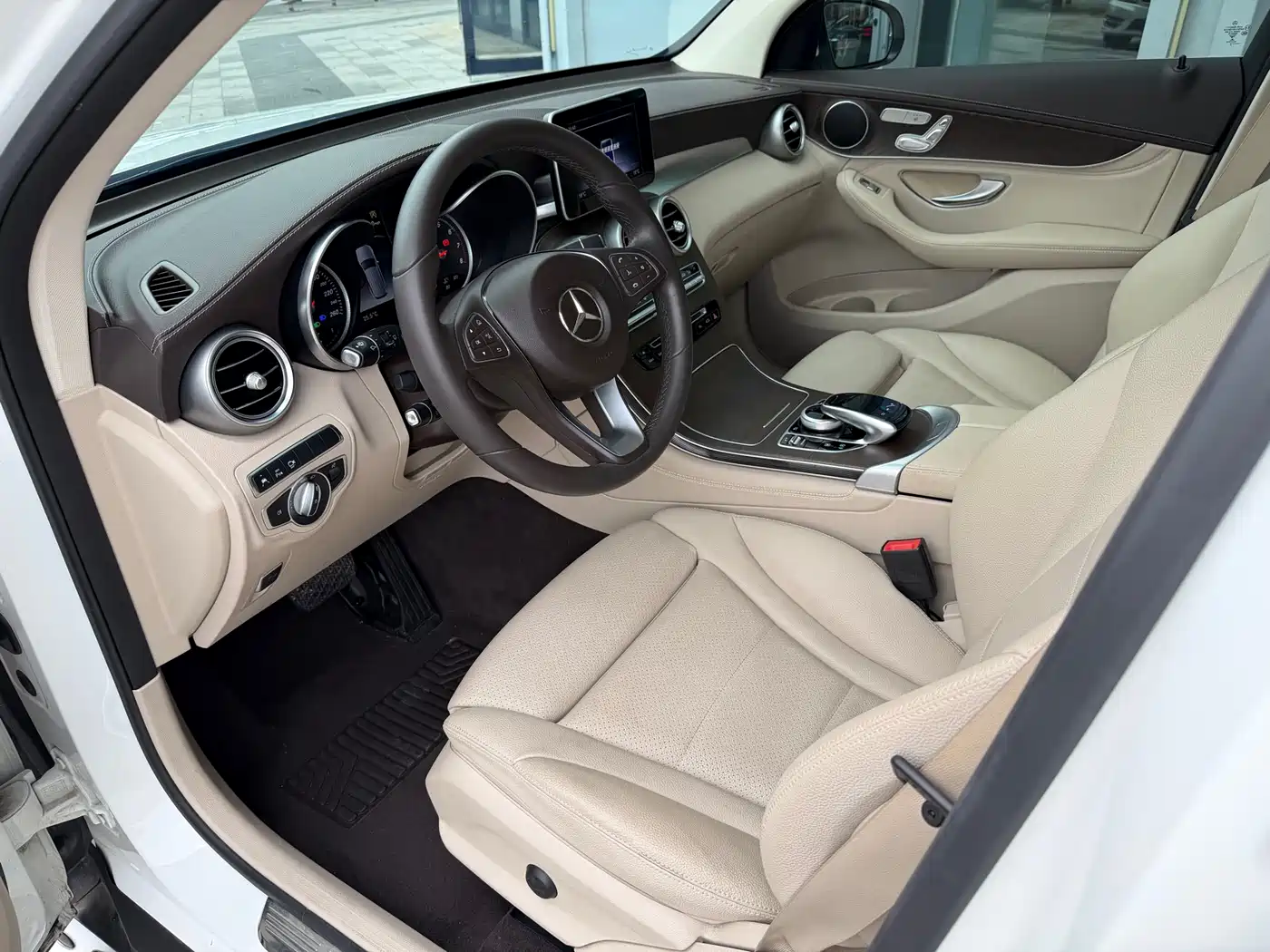 Mercedes-Benz GLC 2018 GLC 300 4MATIC Dynamic фото 4