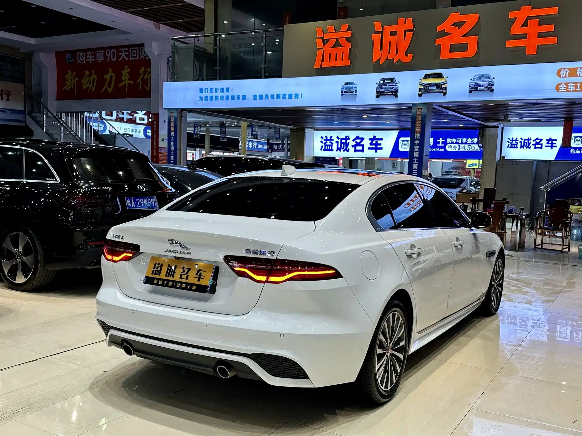 صورة 13 - Jaguar XEL