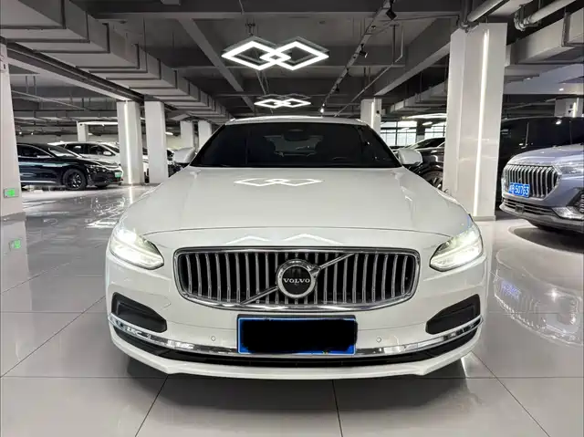 Volvo S90 2022 B5 Zhiyuan Luxury Edition — фото 2