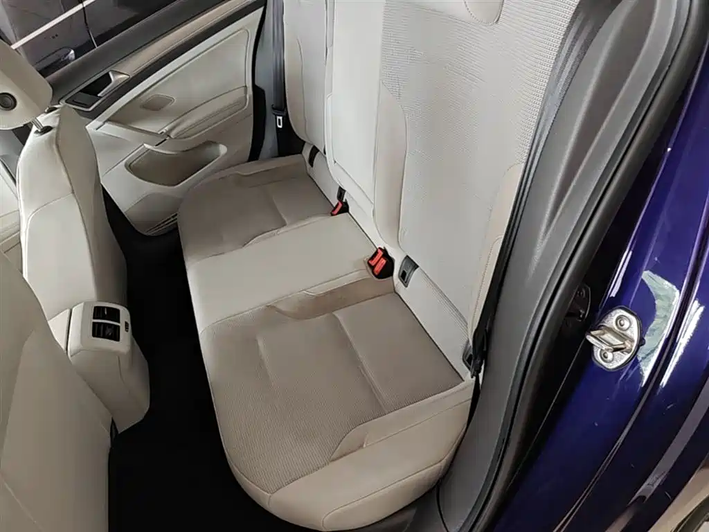 Volkswagen Golf 2018 1.6L Automatic Comfort фото 17