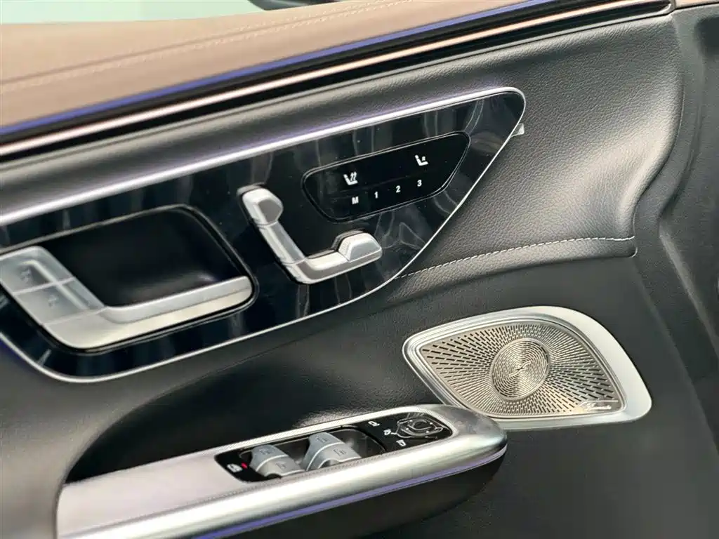 MERCEDES-BENZ EQE SUV