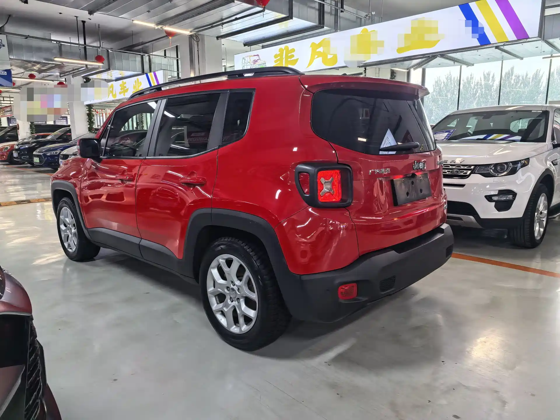 Photo 7 - Jeep Renegade