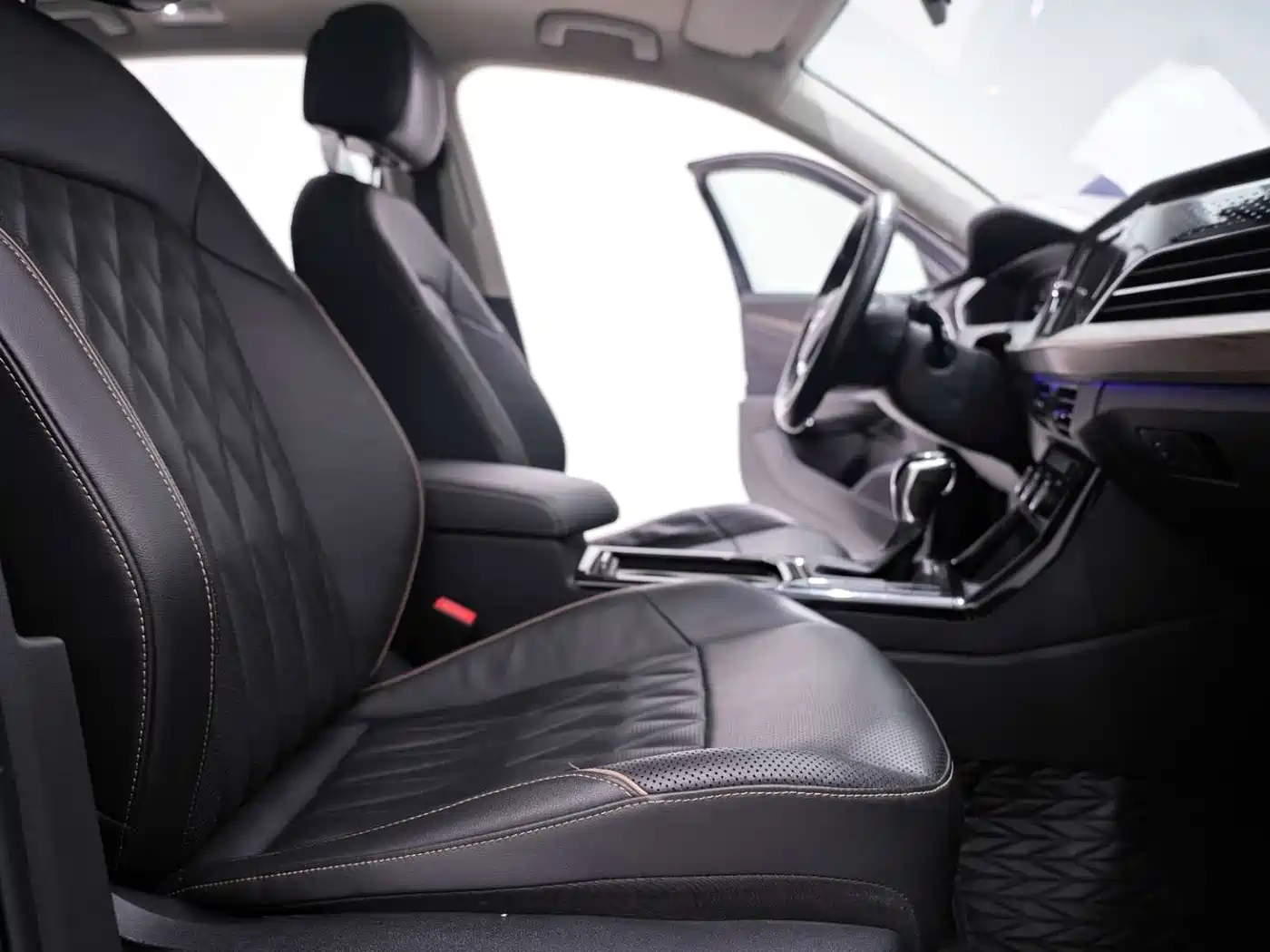 Volkswagen Passat 2019 330TSI Luxury Edition China VI фото 24