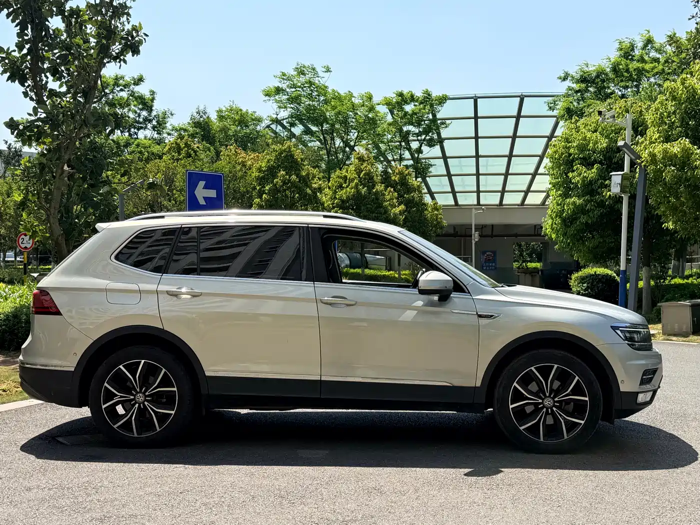 Volkswagen Tiguan L 2019 380TSI Auto AWD Smart Luxury Edition China V фото 4