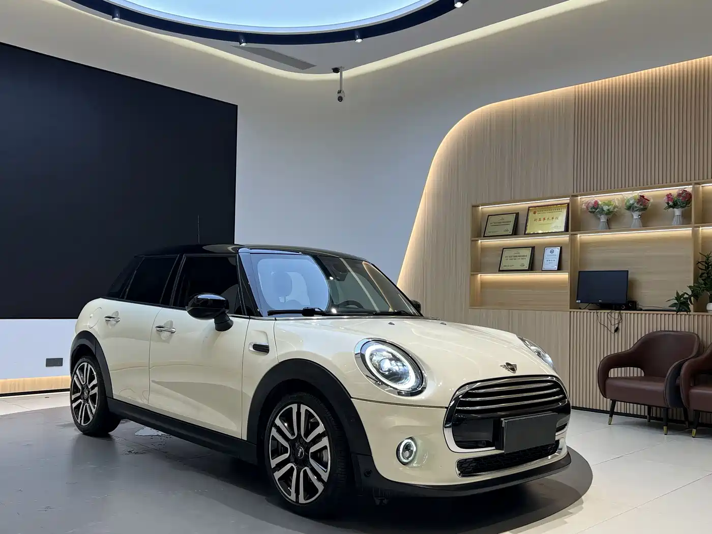 MINI 2019 1.5T COOPER Artist 5-Door фото 2