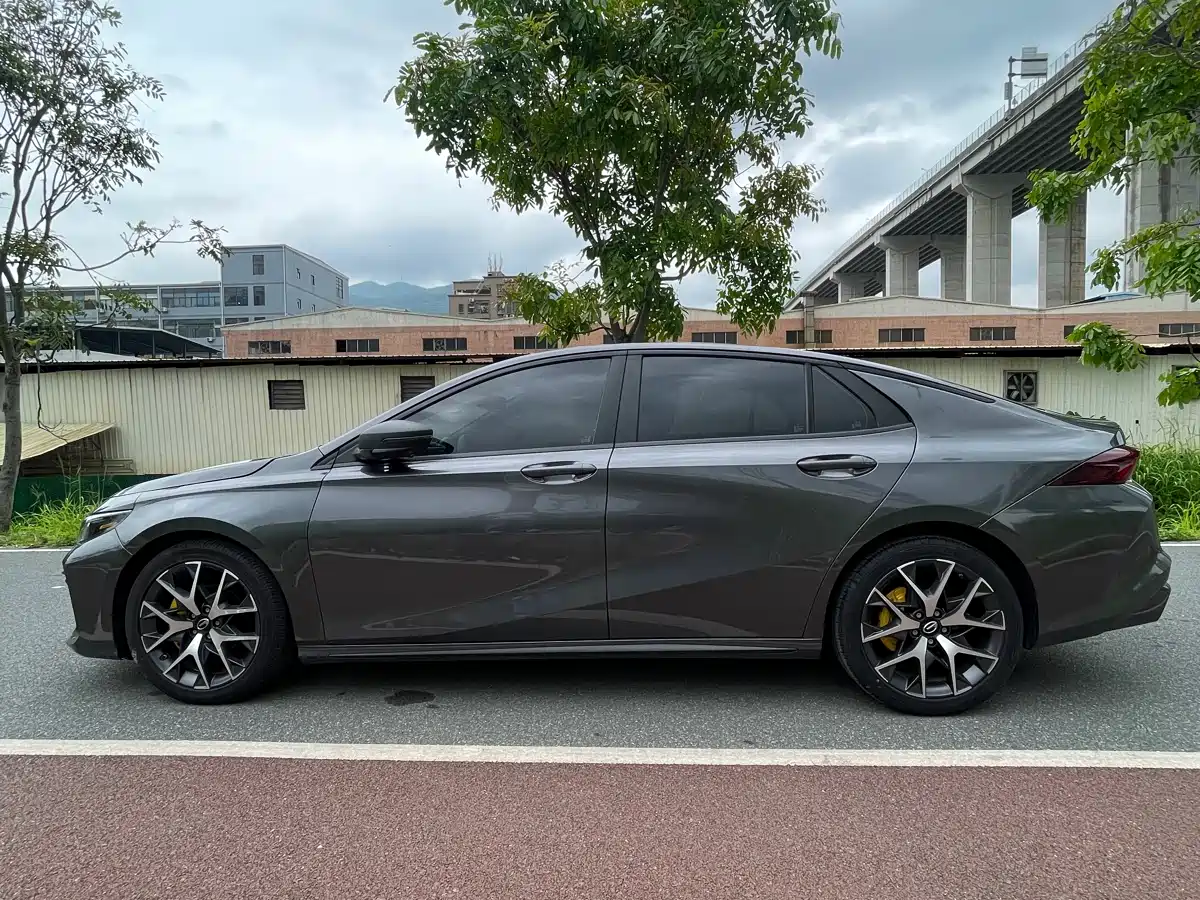 GAC Trumpchi Trumpchi Emkoo 2022 270T DCT J16 Galaxy Fighter Edition фото 19