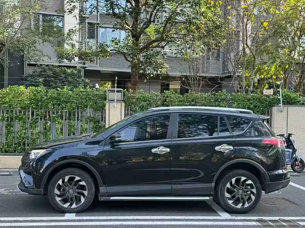TOYOTA RAV4 RONGFANG