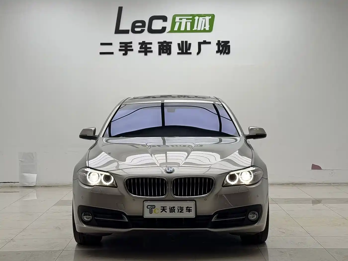 BMW 5 Series 2013 525Li Leadership фото 2
