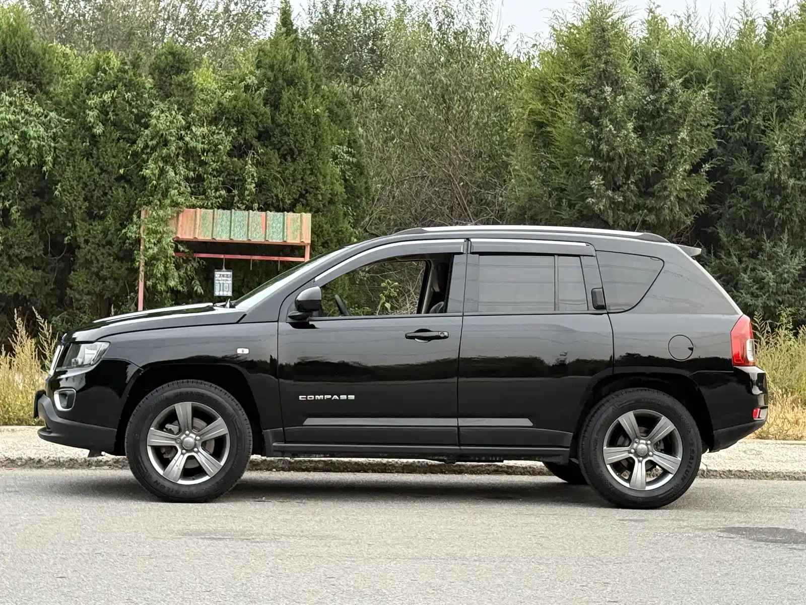 Photo 3 - Jeep Compass (Import)