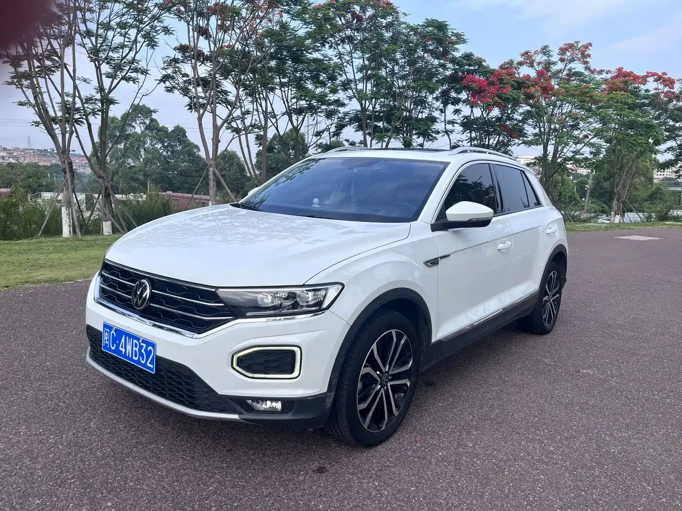 Photo 3 - Volkswagen T-ROC