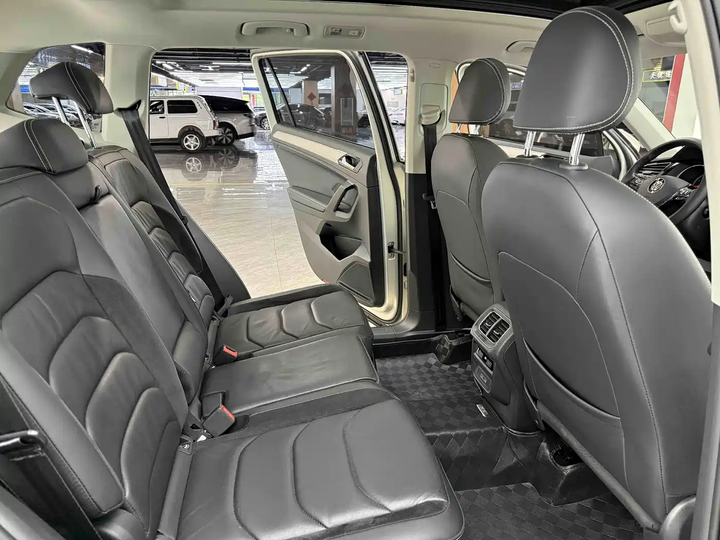 Volkswagen Tiguan L 2018 330TSI Automatic 2WD Luxury Edition фото 10