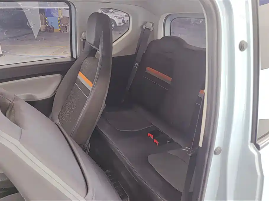 WULING AUTOMOBILE HONGGUANG MINIEV