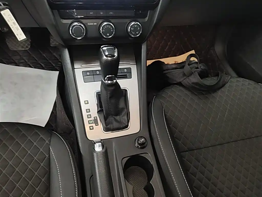 Škoda Octavia 2019 1.5L Automatic Luxury Edition фото 14