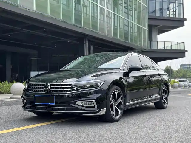 Volkswagen Magotan 2023 Model 2 Million Commemorative Edition 330TSI DSG Luxury