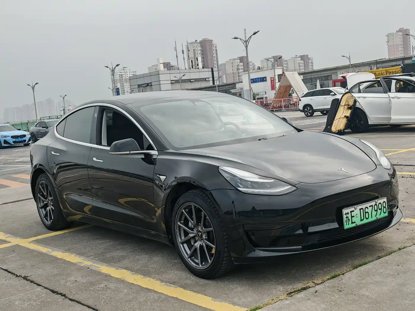 TESLA MODEL 3
