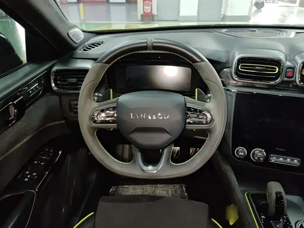 Lynk & Co 03 2021 03+ 2.0TD Auto Wind Rider Edition фото 11
