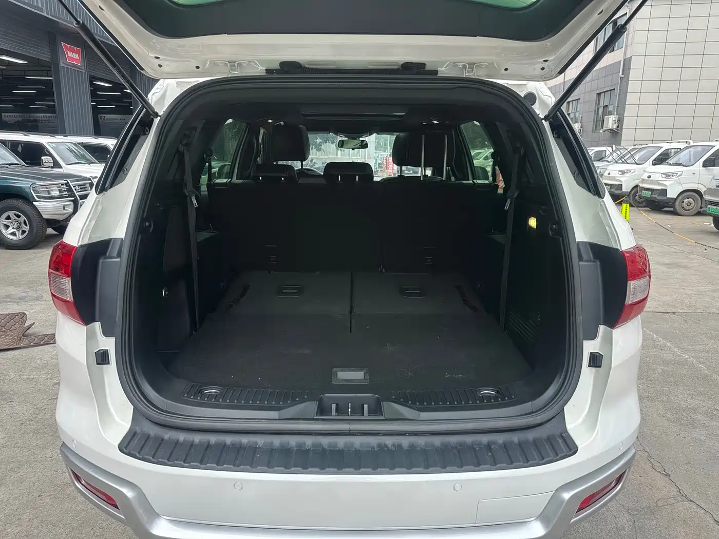 Ford Everest 2018 2017 2.0T Gasoline Automatic 4WD Luxury Edition 7-Seater
