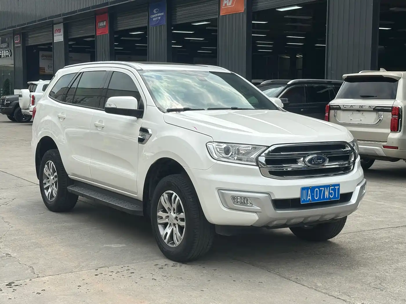 Ford Everest 2018 2017 2.0T Gasoline Automatic 4WD Luxury Edition 7-Seater