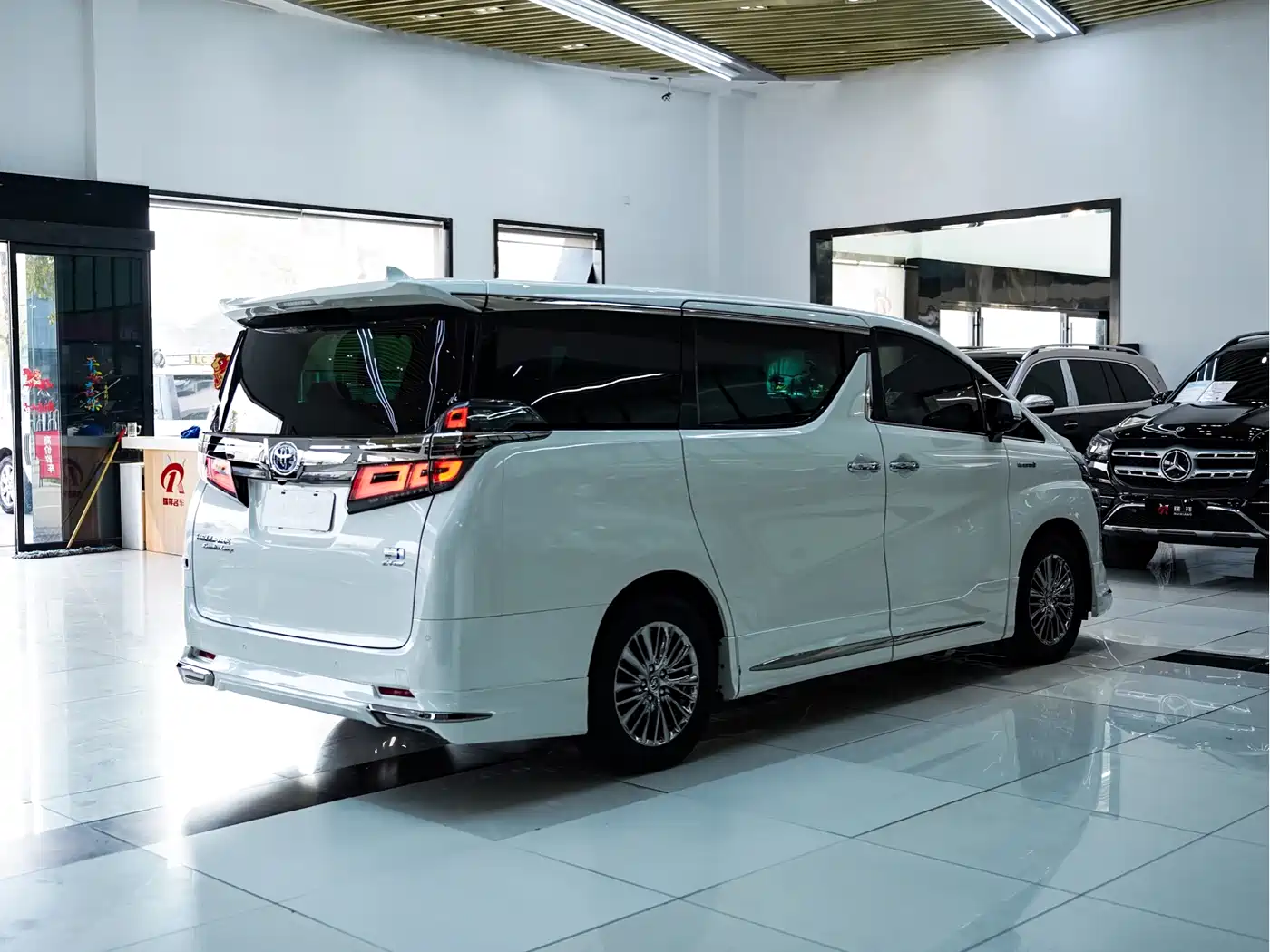 Toyota Vellfire 2020 Twin Engine 2.5L HV Premium Edition фото 21