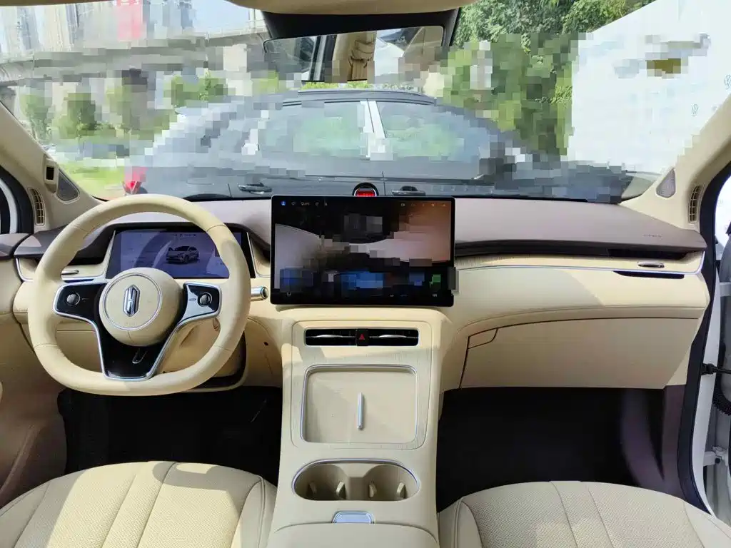 Photo 12 - Shangjie SUV