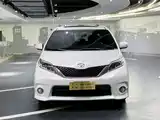 Photo 2 - Toyota Sienna
