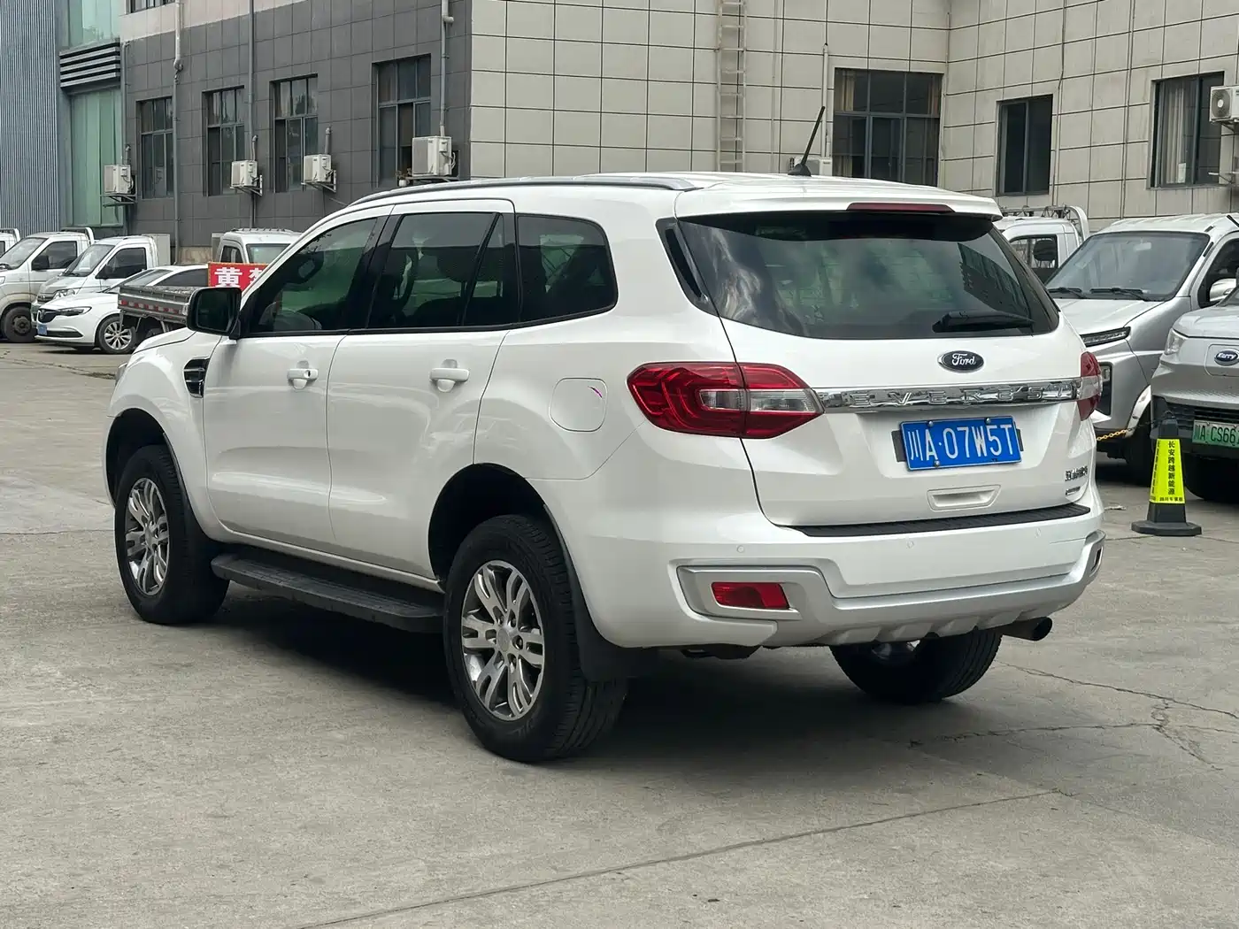 Ford Everest 2018 2017 2.0T Gasoline Automatic 4WD Luxury Edition 7-Seater