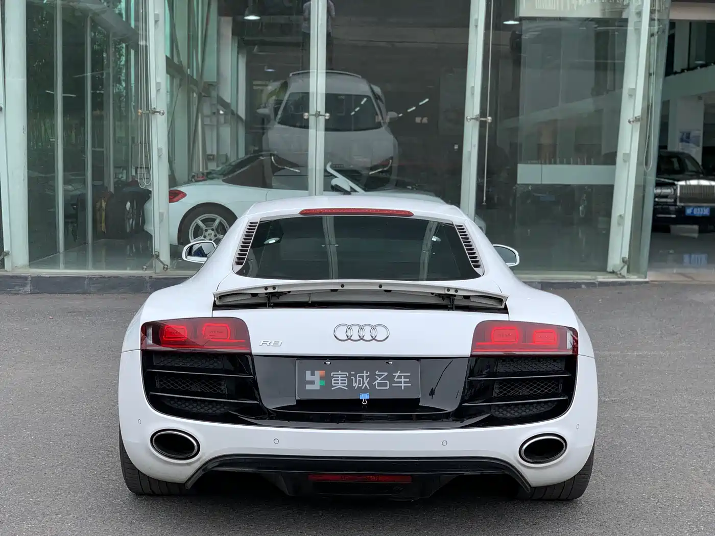 Audi R8 2010 5.2 FSI quattro фото 6