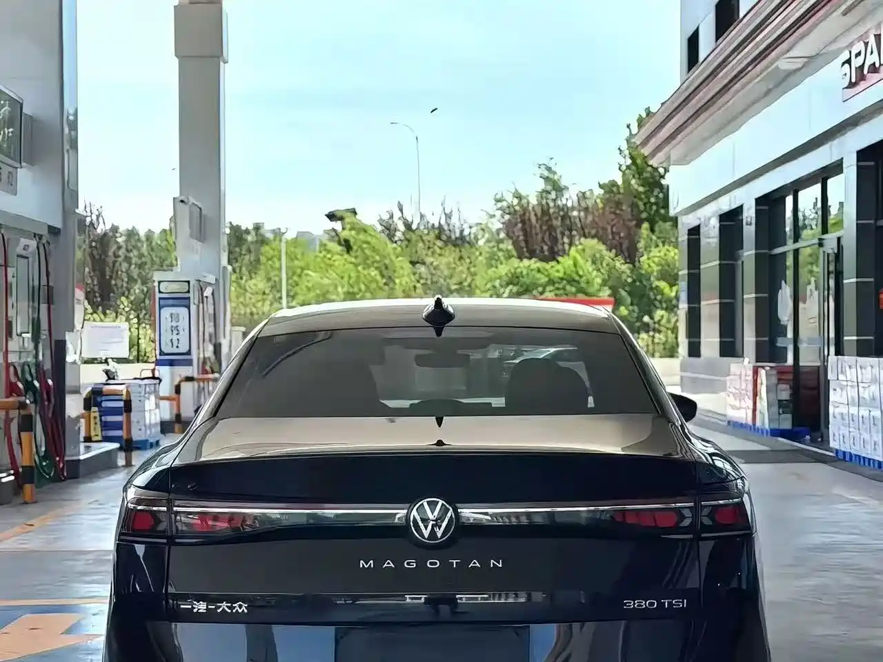 Фото 8 - Volkswagen Magotan