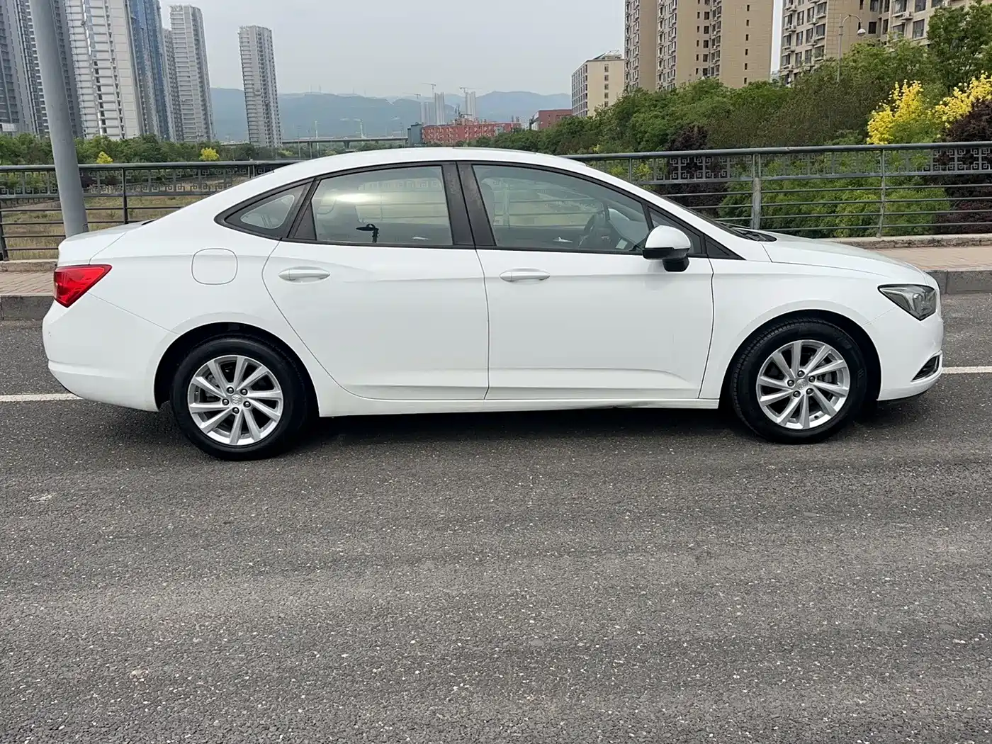 Buick Verano 2017 Sedan 15S Manual Progressive фото 6