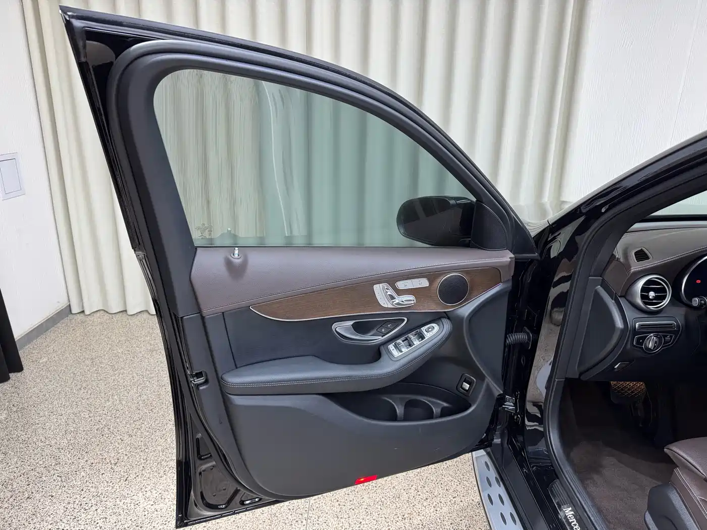 Mercedes-Benz GLC 2022 Model GLC 260 L 4MATIC Luxury Edition фото 10