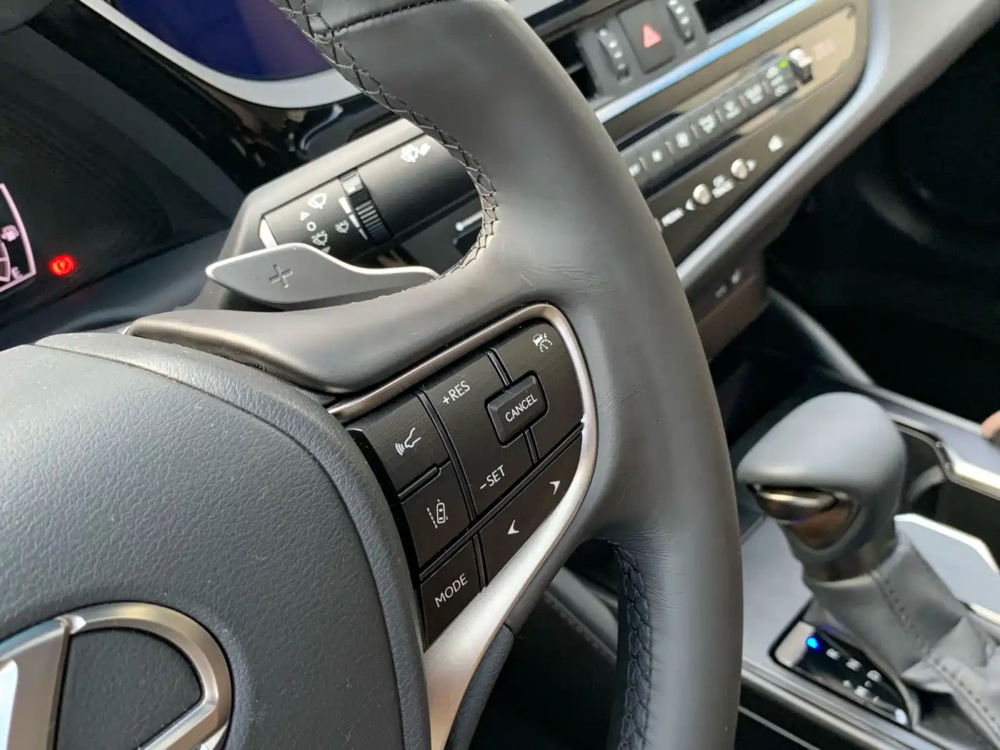 Фото 25 - Lexus ES