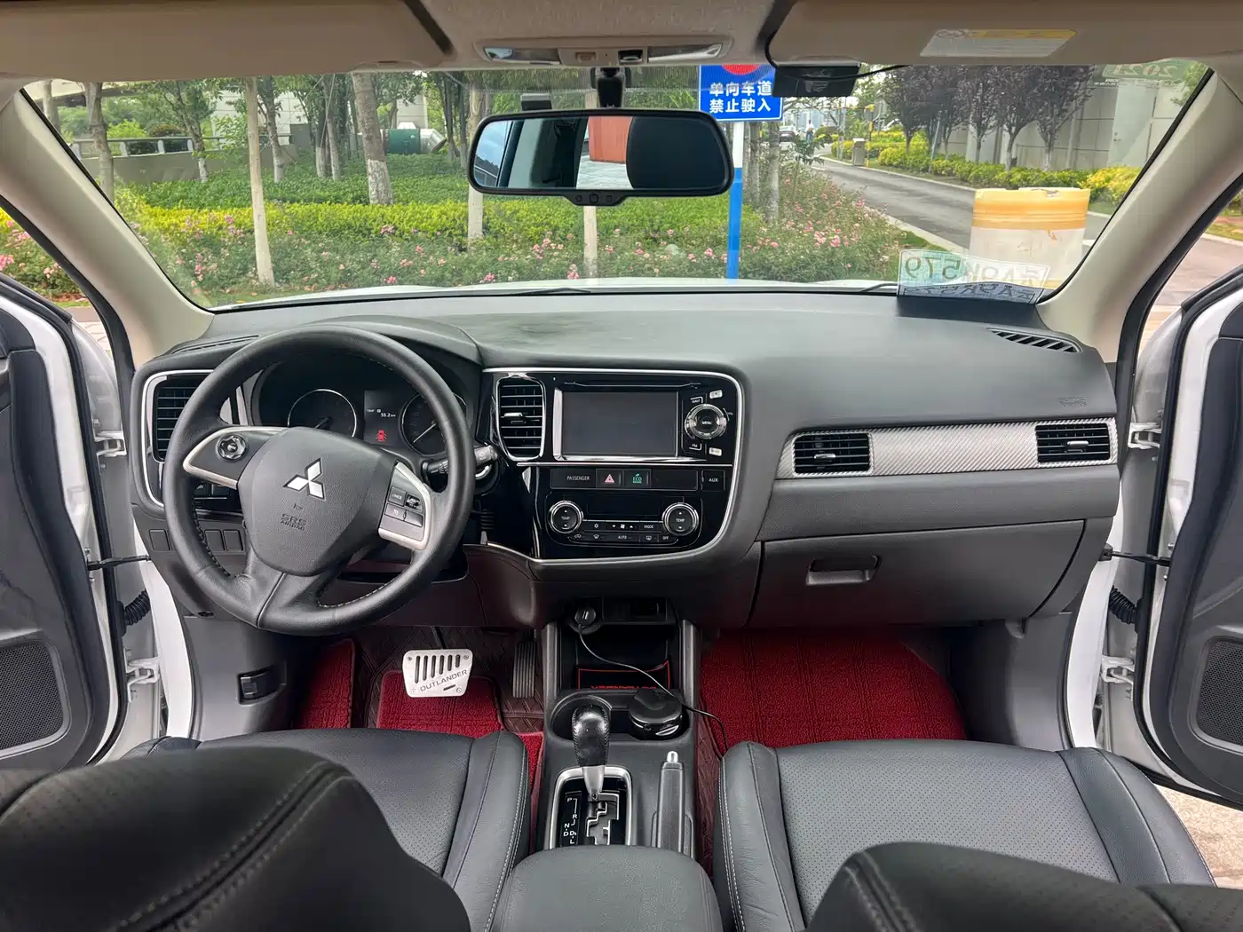 Mitsubishi Outlander (Import) 2014 2.4L 4WD Luxury Value Edition 5-seater фото 5