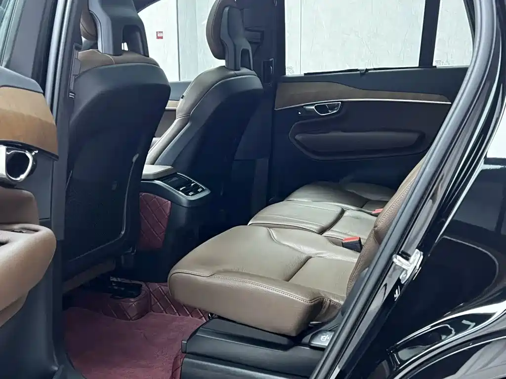 Photo 5 - Volvo XC90